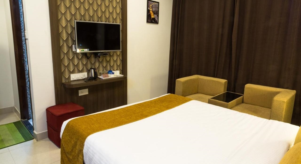 1 BHK Luxury Service Apartment | The Porch Inn